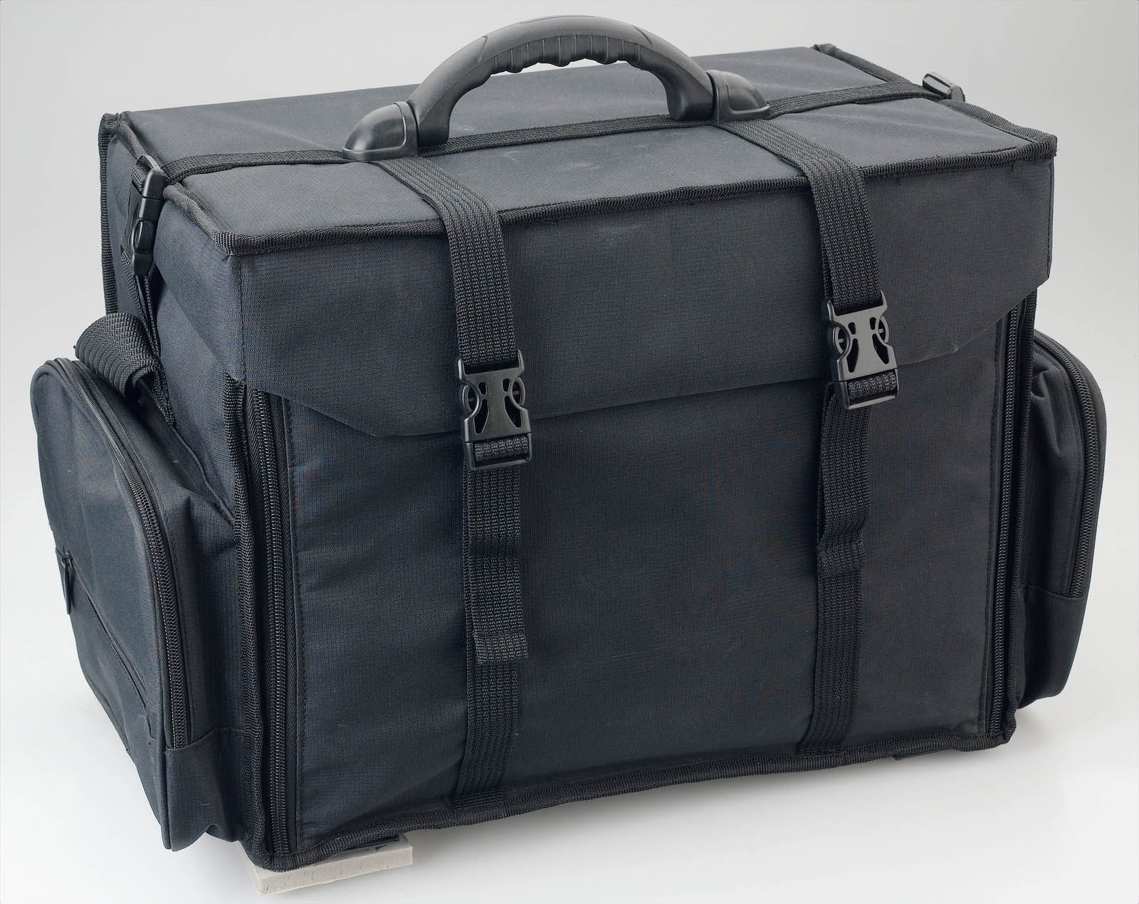 0150058 P000706 MAKE UP ARTIST BAG